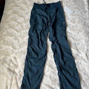Lululemon Dance Studio Pant III Unlined Reg 2-Way Stretch Size4 Ladies Green NWT